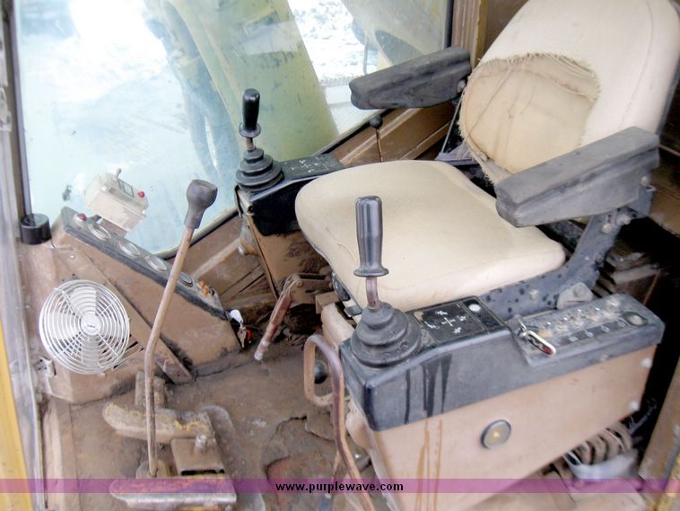 image for item 5152 1989 Caterpillar 235C excavator