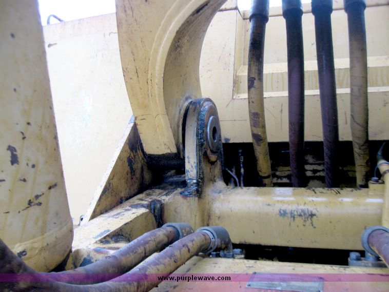 image for item 5152 1989 Caterpillar 235C excavator