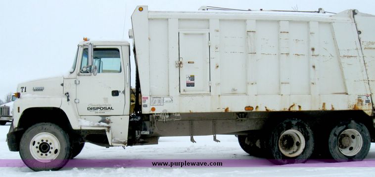 image for item 5154 1994 Ford L8000 tandem axle refuse truck