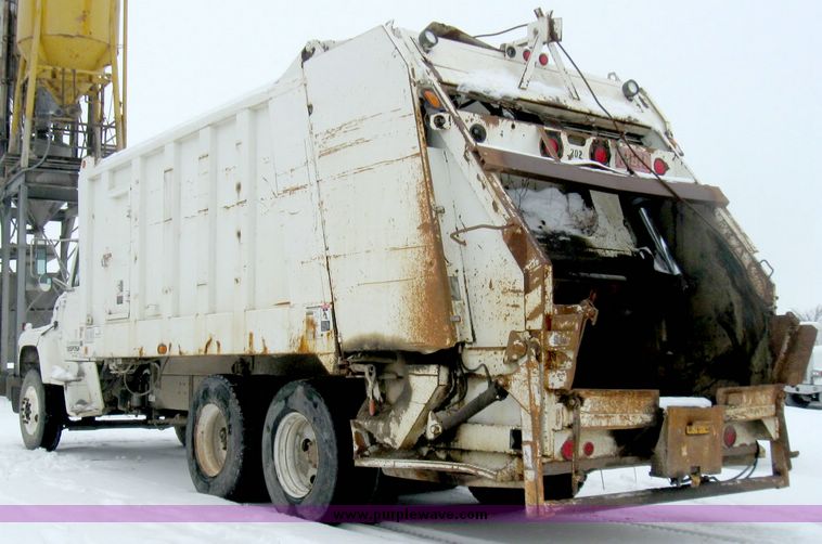 image for item 5154 1994 Ford L8000 tandem axle refuse truck