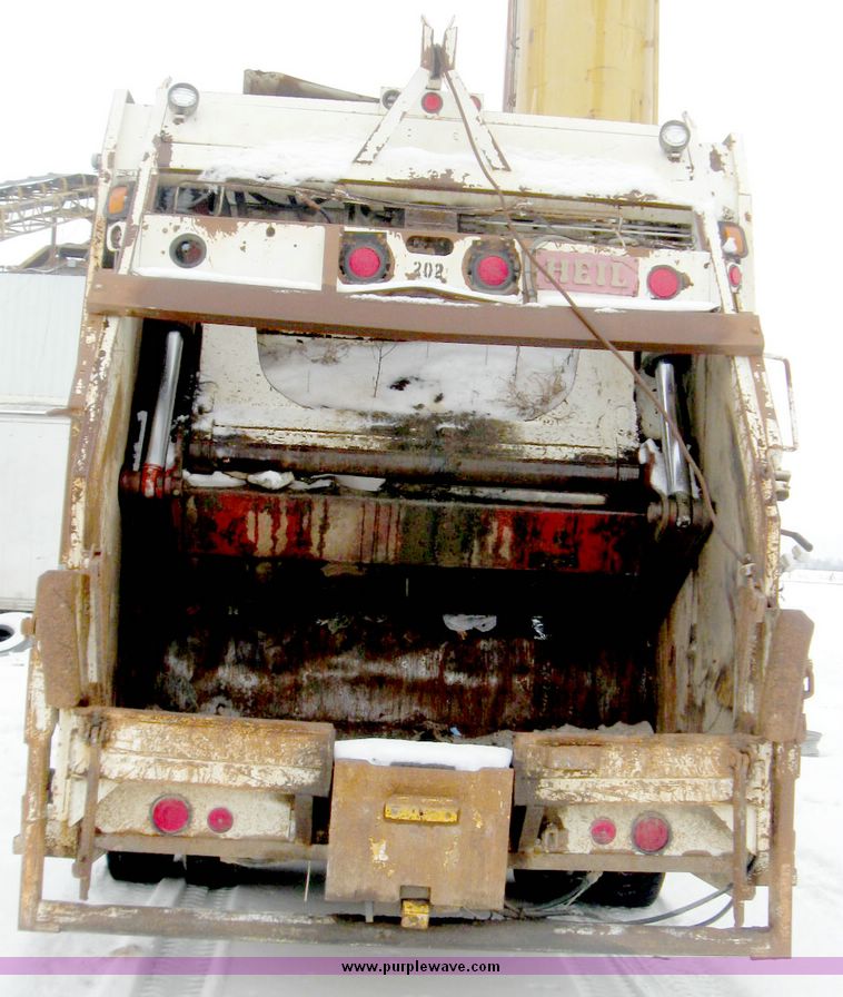 image for item 5154 1994 Ford L8000 tandem axle refuse truck