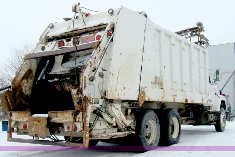 image for item 5154 1994 Ford L8000 tandem axle refuse truck