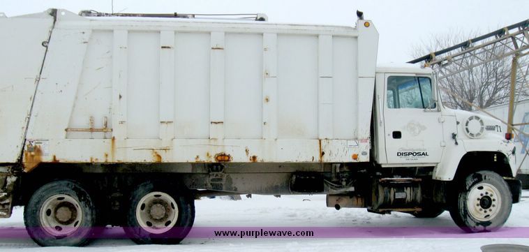 image for item 5154 1994 Ford L8000 tandem axle refuse truck