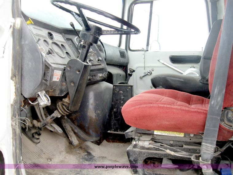 image for item 5154 1994 Ford L8000 tandem axle refuse truck