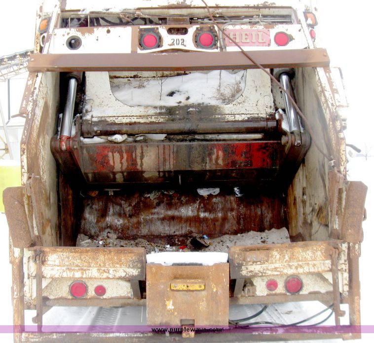 image for item 5154 1994 Ford L8000 tandem axle refuse truck