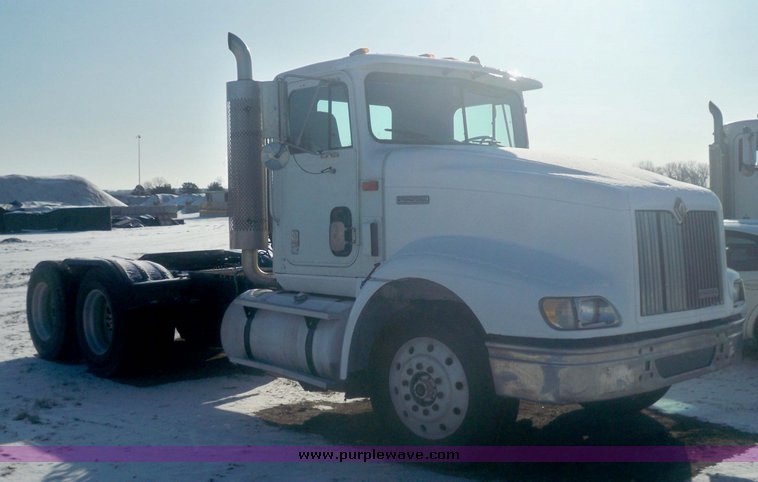 image for item 6001 1997 International Series 9400 truck