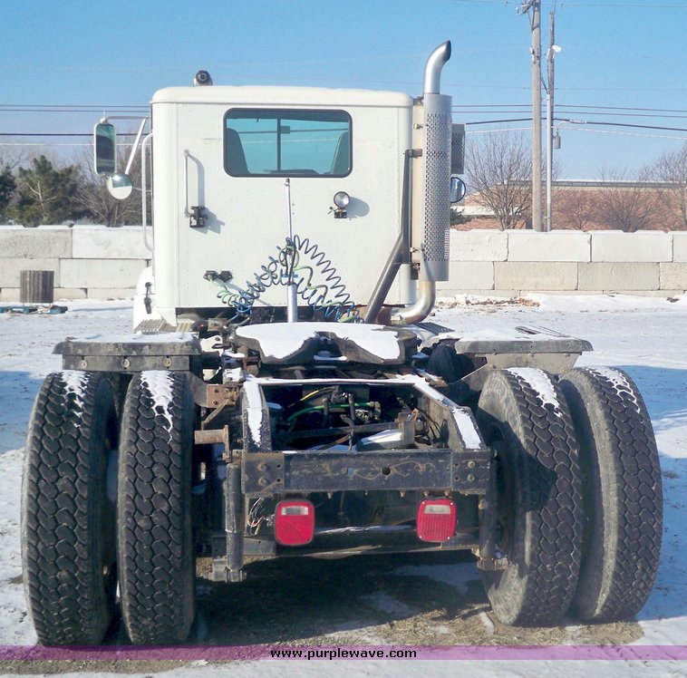 image for item 6001 1997 International Series 9400 truck