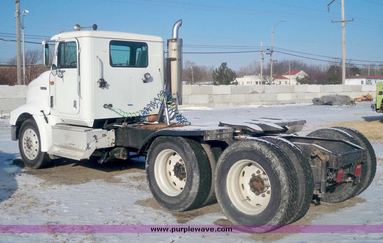 image for item 6001 1997 International Series 9400 truck