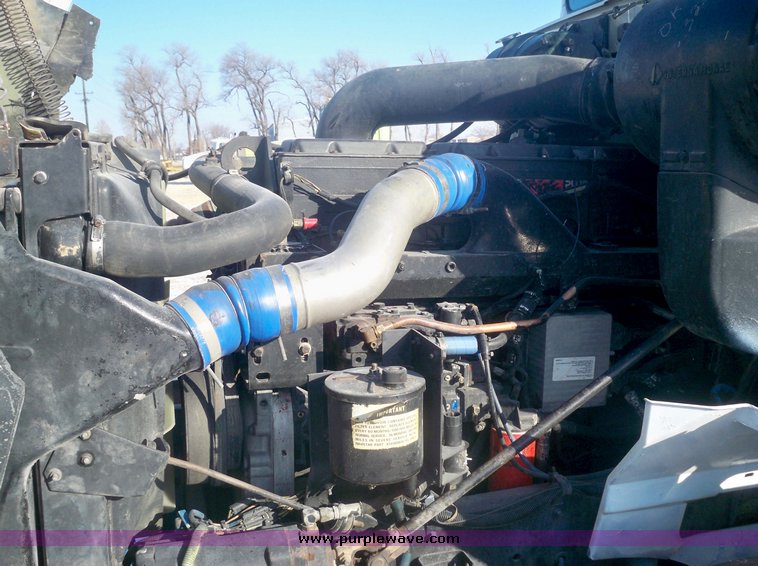 image for item 6001 1997 International Series 9400 truck