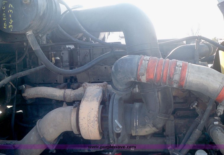 image for item 6001 1997 International Series 9400 truck