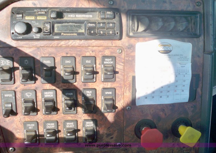 image for item 6001 1997 International Series 9400 truck