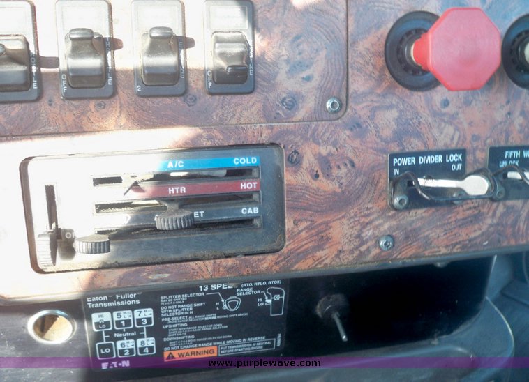 image for item 6001 1997 International Series 9400 truck