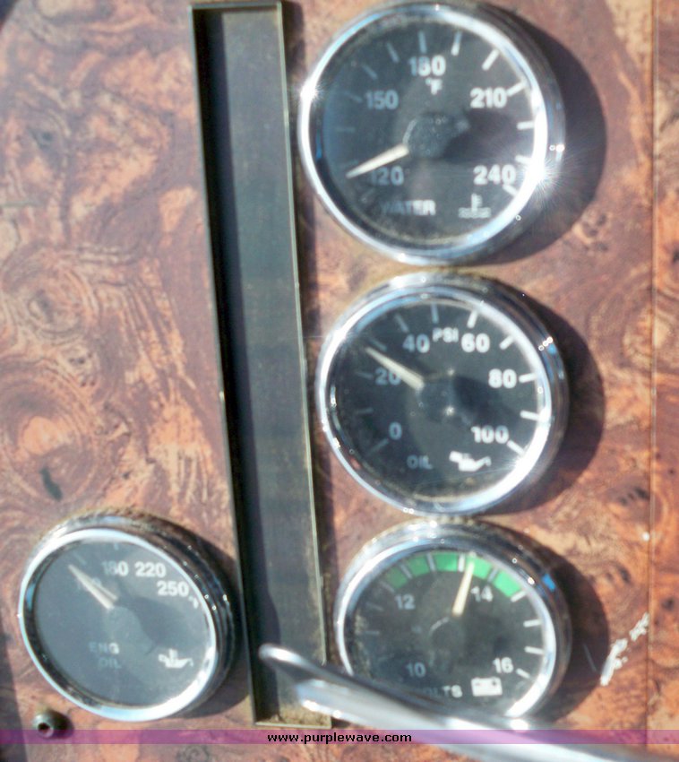 image for item 6001 1997 International Series 9400 truck