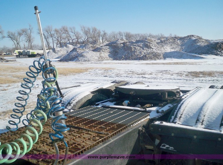 image for item 6001 1997 International Series 9400 truck