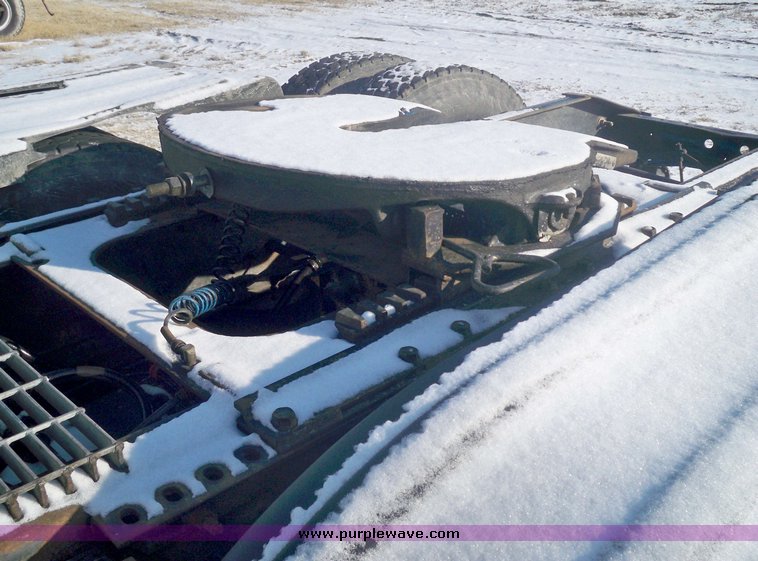 image for item 6001 1997 International Series 9400 truck