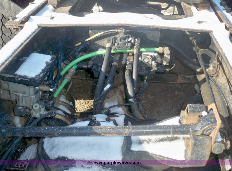 image for item 6001 1997 International Series 9400 truck