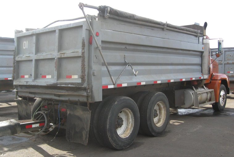 image for item 6626 1990 Freightliner dump truck