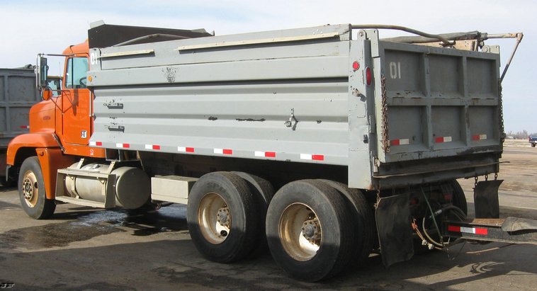 image for item 6626 1990 Freightliner dump truck