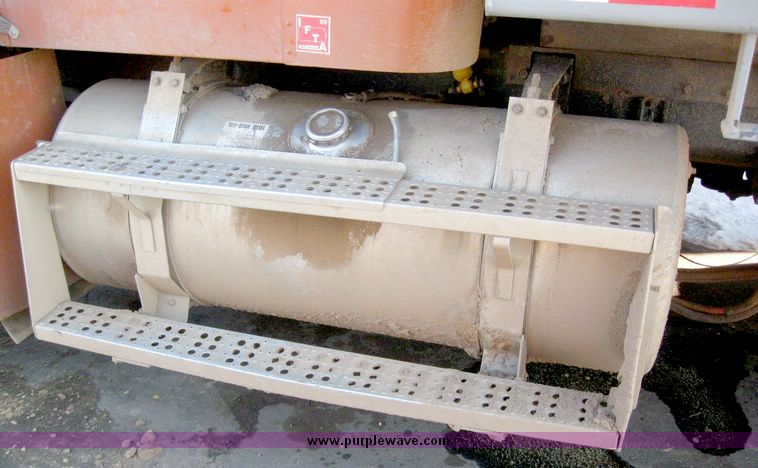 image for item 6626 1990 Freightliner dump truck