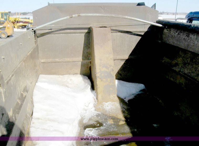 image for item 6626 1990 Freightliner dump truck