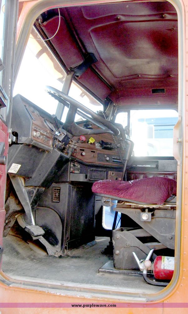 image for item 6626 1990 Freightliner dump truck