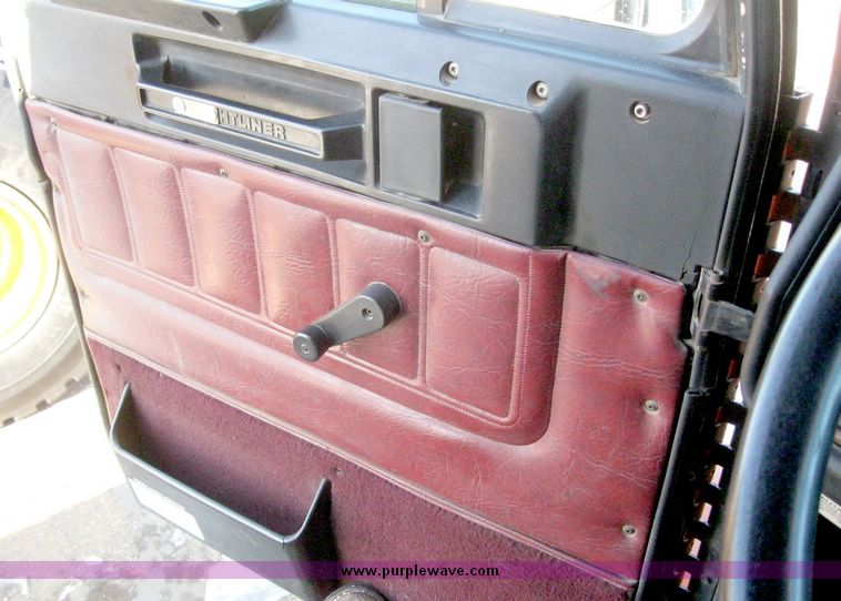 image for item 6626 1990 Freightliner dump truck