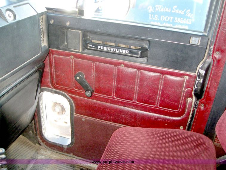 image for item 6626 1990 Freightliner dump truck