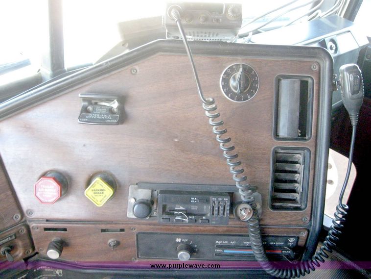 image for item 6626 1990 Freightliner dump truck