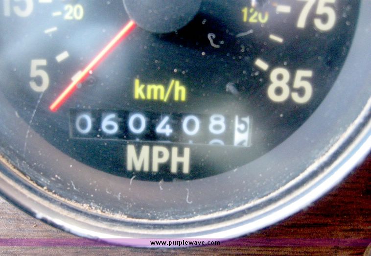 image for item 6626 1990 Freightliner dump truck