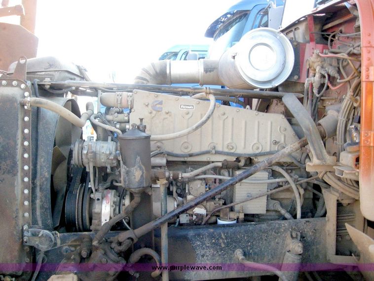 image for item 6626 1990 Freightliner dump truck