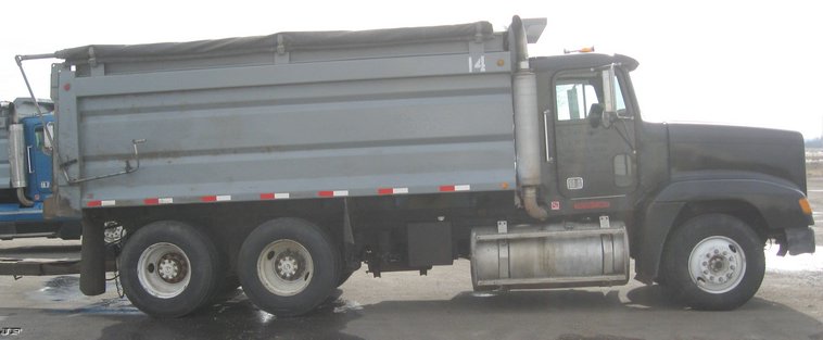 image for item 6627 1994 Freightliner dump truck