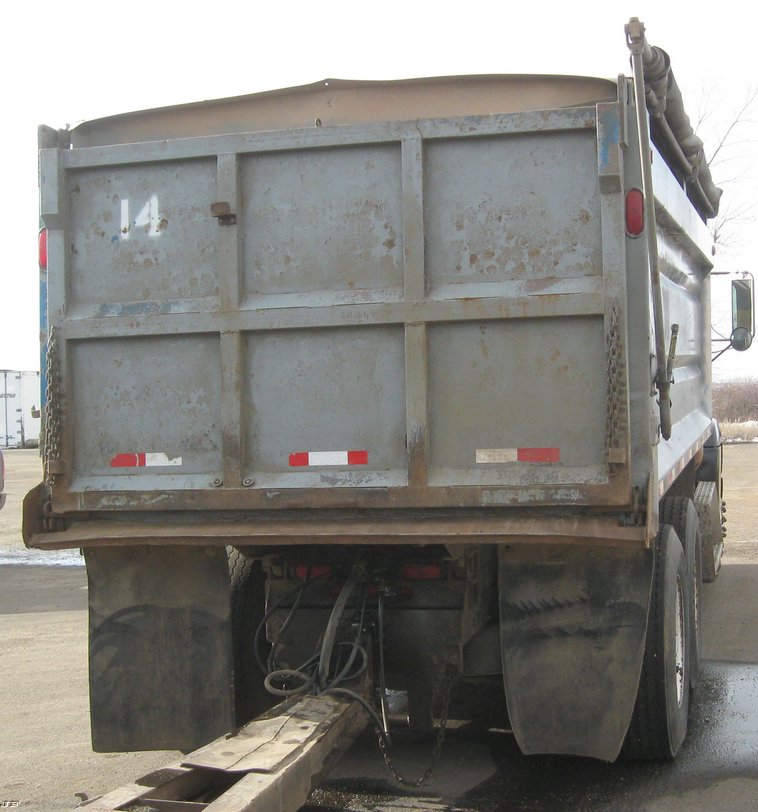 image for item 6627 1994 Freightliner dump truck