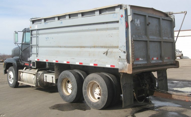 image for item 6627 1994 Freightliner dump truck