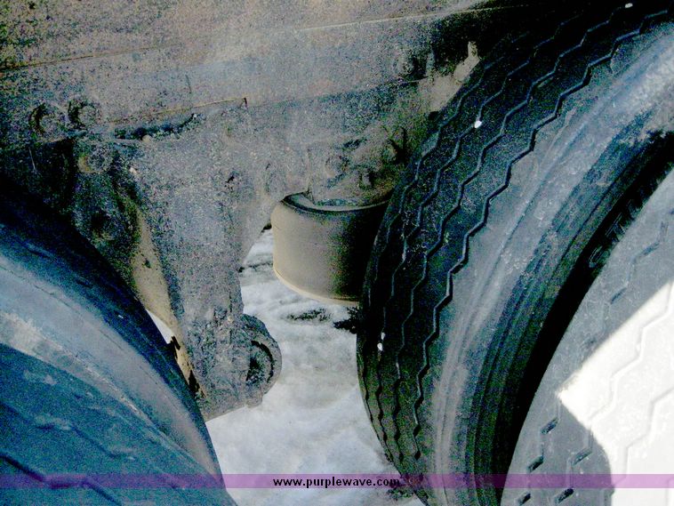 image for item 6627 1994 Freightliner dump truck