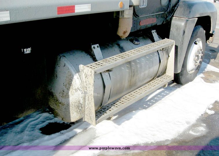 image for item 6627 1994 Freightliner dump truck