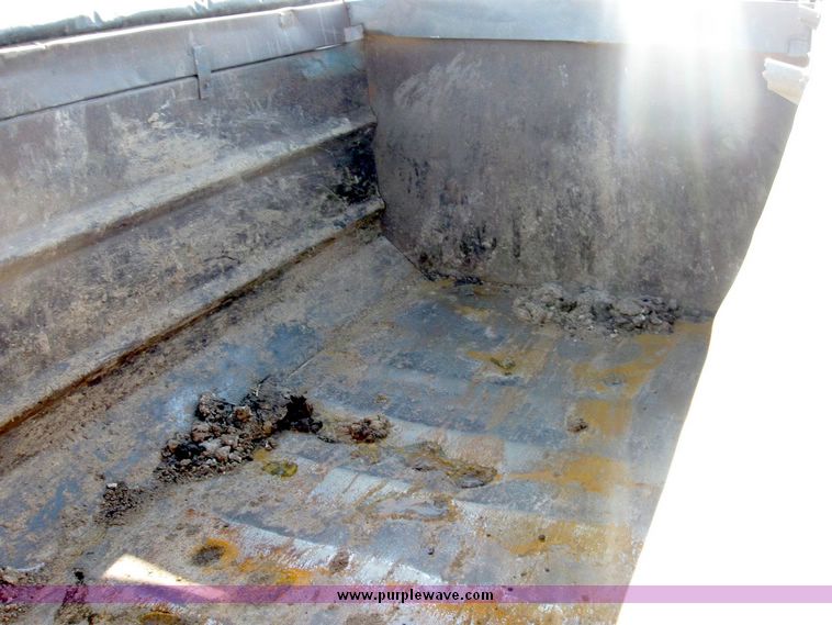 image for item 6627 1994 Freightliner dump truck