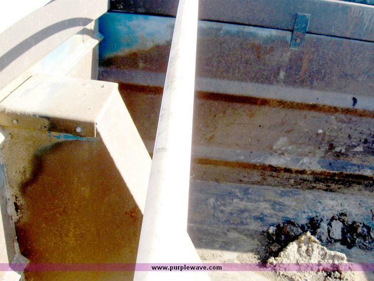 image for item 6627 1994 Freightliner dump truck