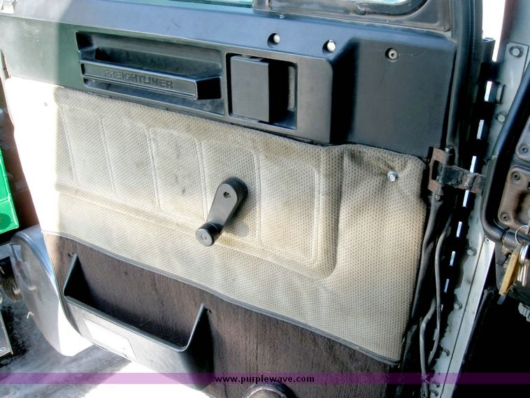 image for item 6627 1994 Freightliner dump truck