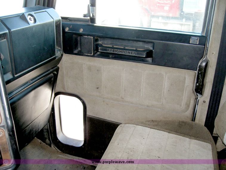 image for item 6627 1994 Freightliner dump truck