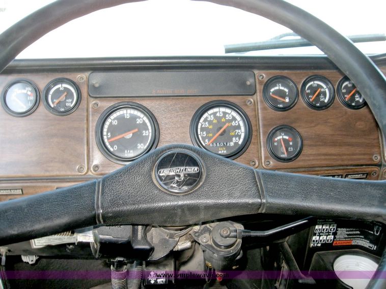 image for item 6627 1994 Freightliner dump truck