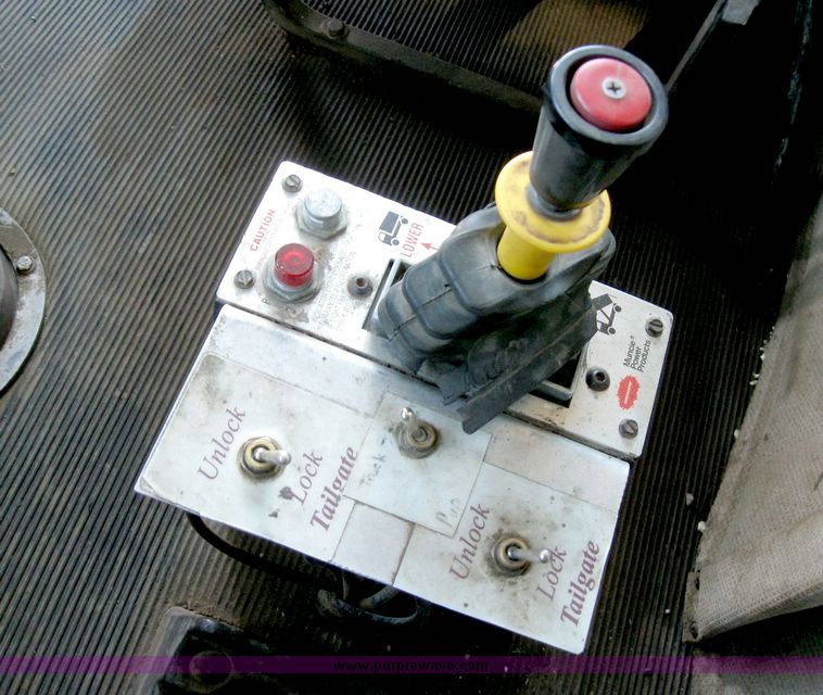 image for item 6627 1994 Freightliner dump truck