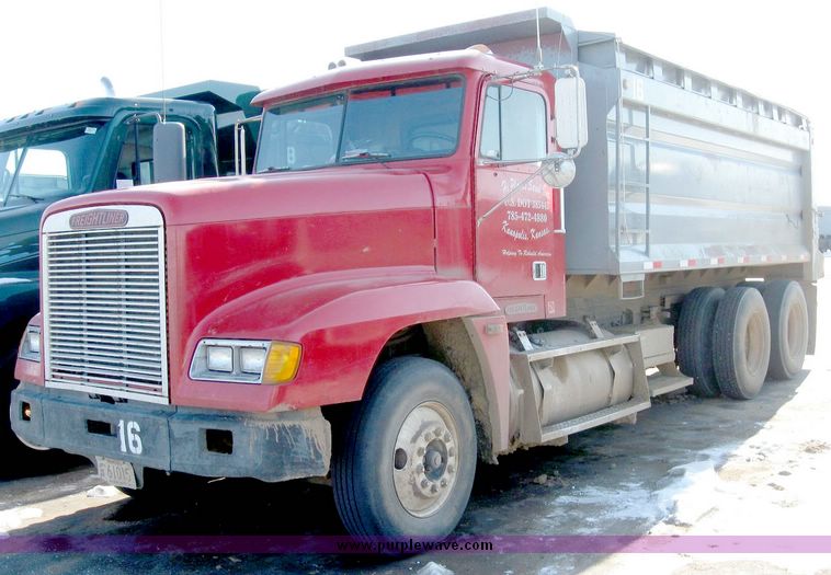 image for item 6628 1994 Freightliner dump truck