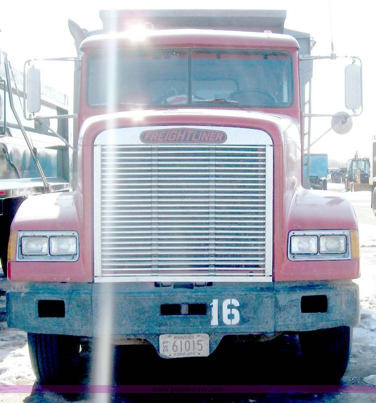 image for item 6628 1994 Freightliner dump truck