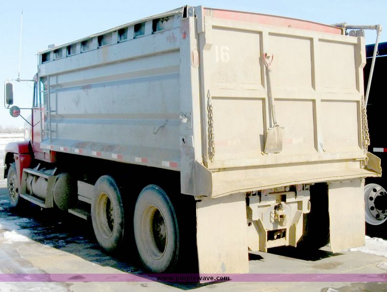 image for item 6628 1994 Freightliner dump truck