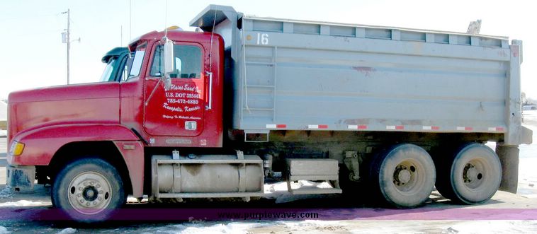 image for item 6628 1994 Freightliner dump truck