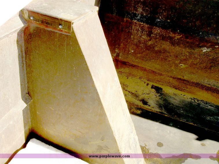 image for item 6628 1994 Freightliner dump truck