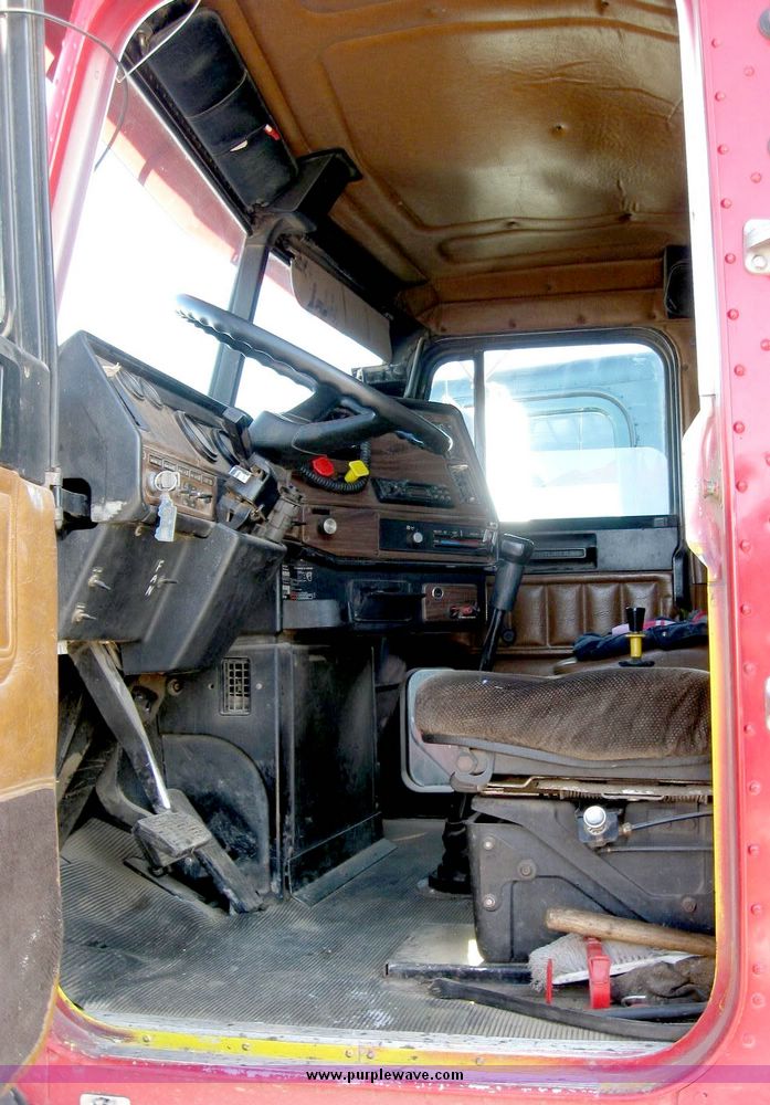 image for item 6628 1994 Freightliner dump truck