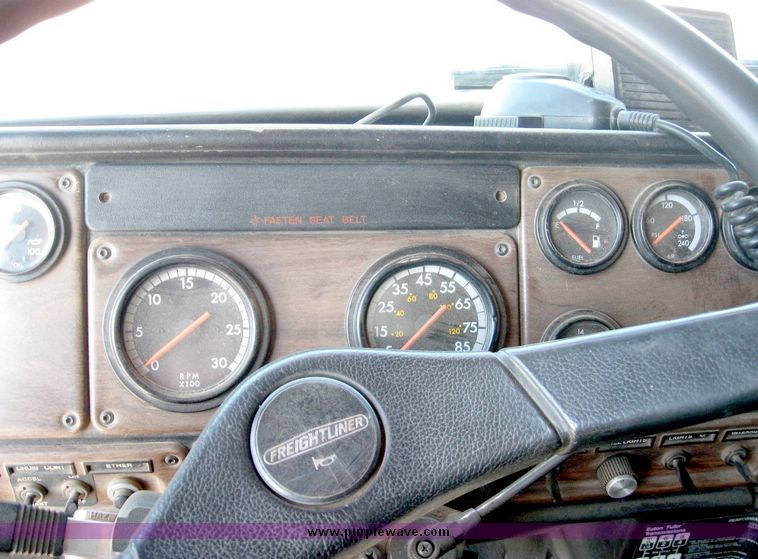 image for item 6628 1994 Freightliner dump truck