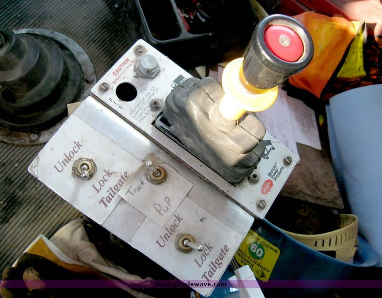 image for item 6628 1994 Freightliner dump truck