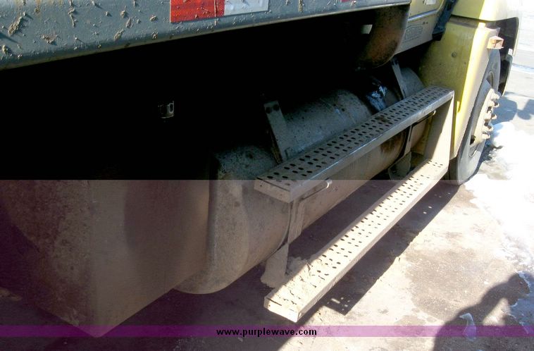 image for item 6629 1994 Freightliner dump truck